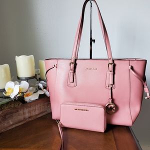 Michael kors voyager tote bag / wallet